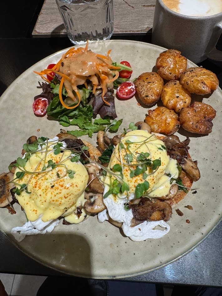 Mushroom Spinach Benny